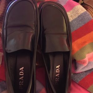 BLACK PRADA SHOES 👠 USED A FEW TIMES❤️️❤️👛
