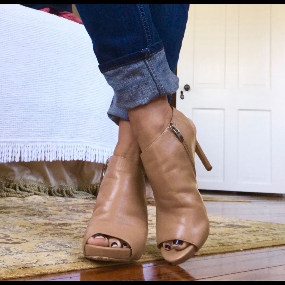 Via Spiga tan platform heels