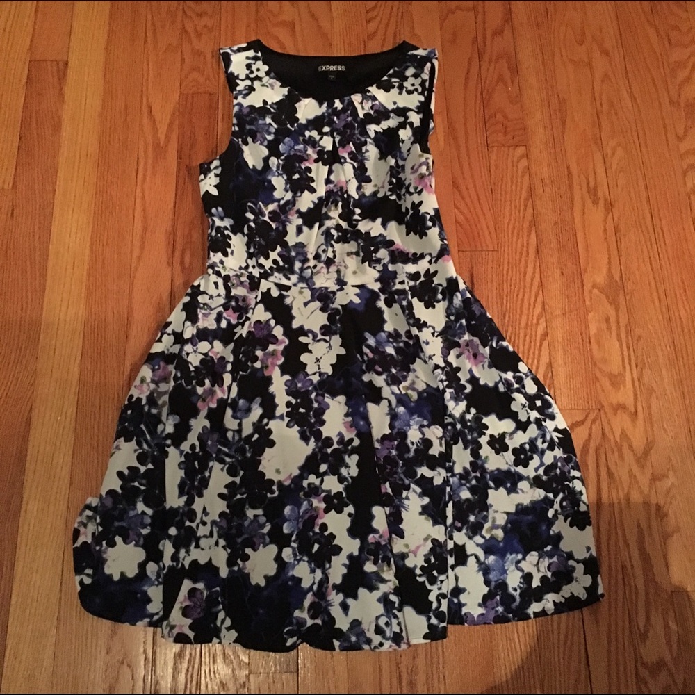 EXPRESS FLORAL DRESS SZ 8
