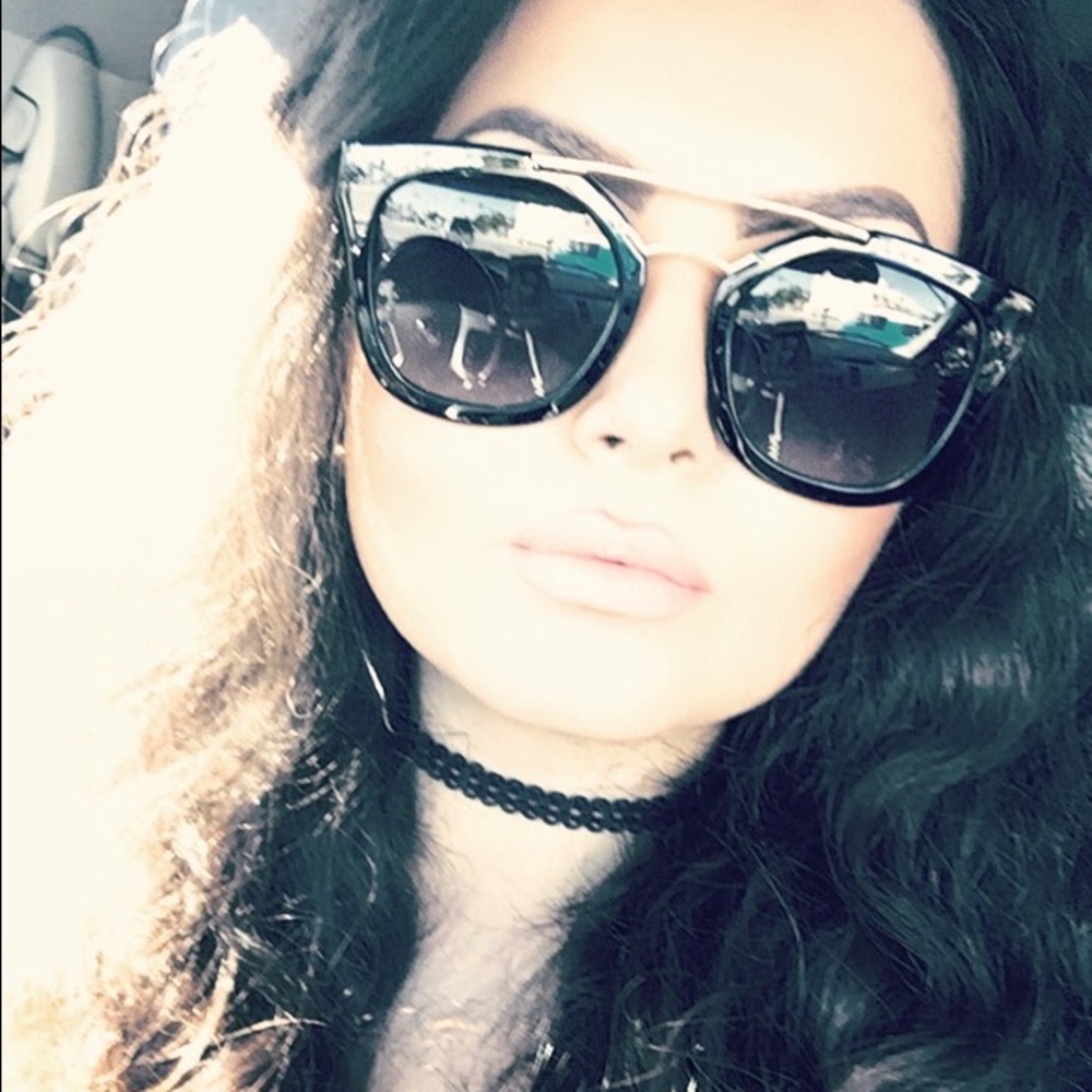 Meet your Posher, Esmeralda