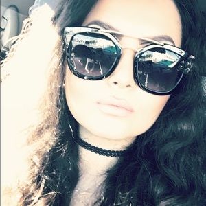 Meet your Posher, Esmeralda