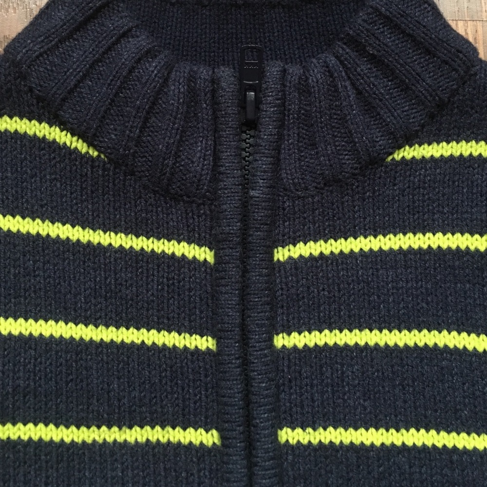 💕Boys Sweater💕 - Picture 2 of 4