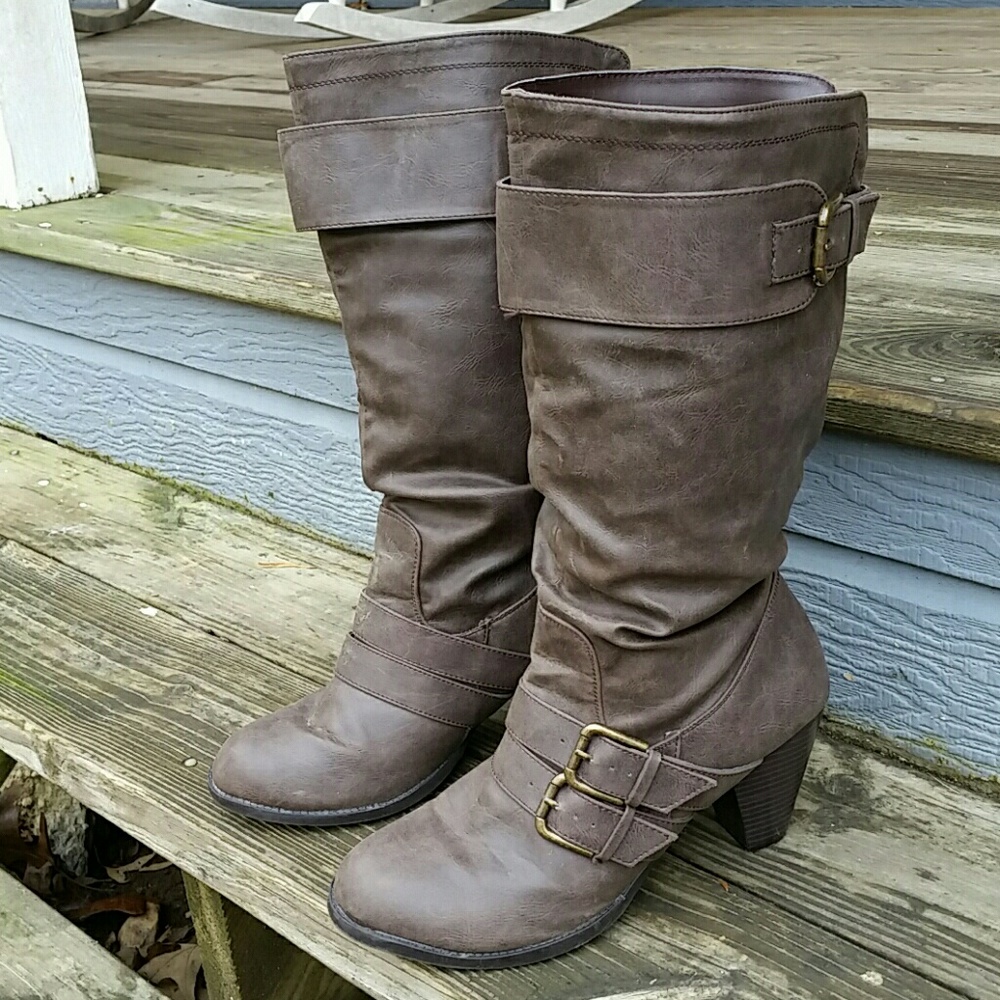 🌻Distressed Brown Boots 🌻
