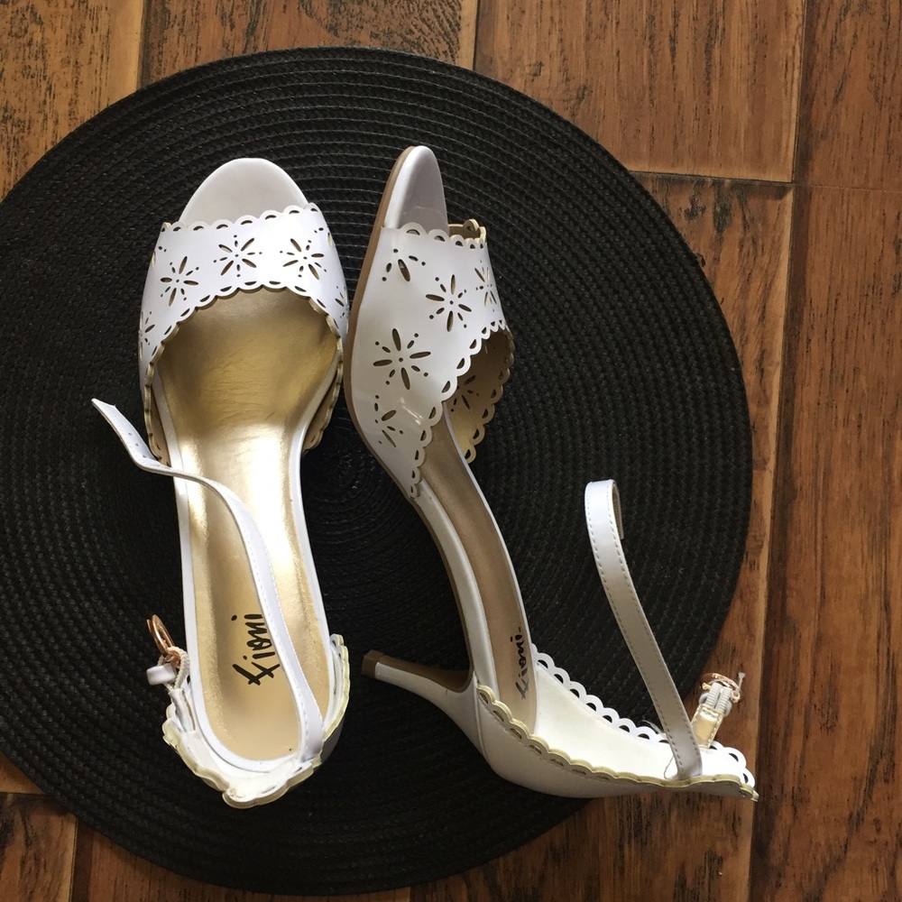 Fioni Elegant White Heels Sandals,Size 8.5