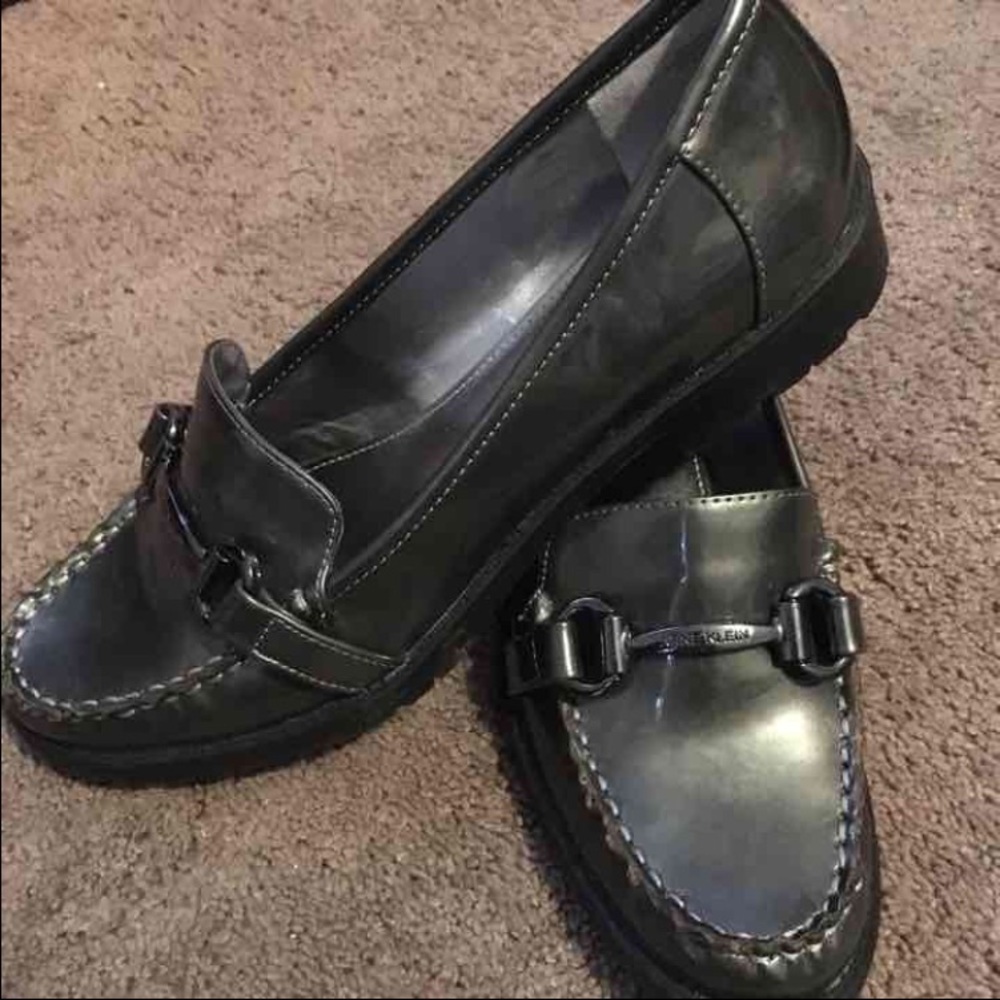 Anne Klein size 8 metallic loafers shoes