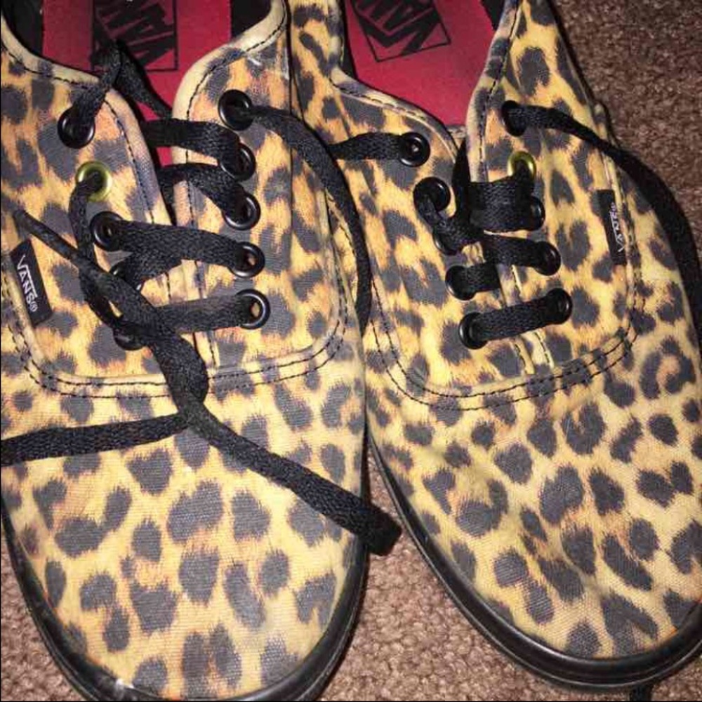 Vans women's cheetah shoes sz 8