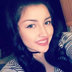 Meet your Posher, Dina