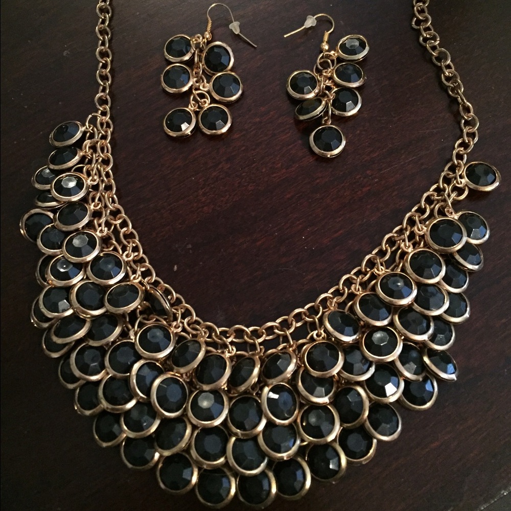 Fashion necklace and earrings set
