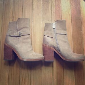 SAM EDELMAN TAN BOOTIE SIZE 7--BARELY WORN!