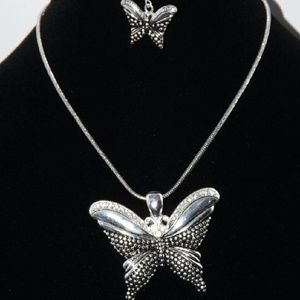 Bling & Millgrain Butterfly Necklace Set