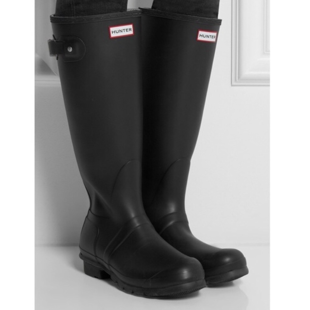 Hunter boots original tall. Matte Black. Size 6.