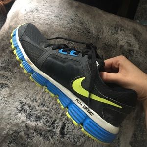 Nike dual fusion sneakers
