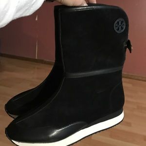 NWOT Tory Burch sheep fleece lined booties!