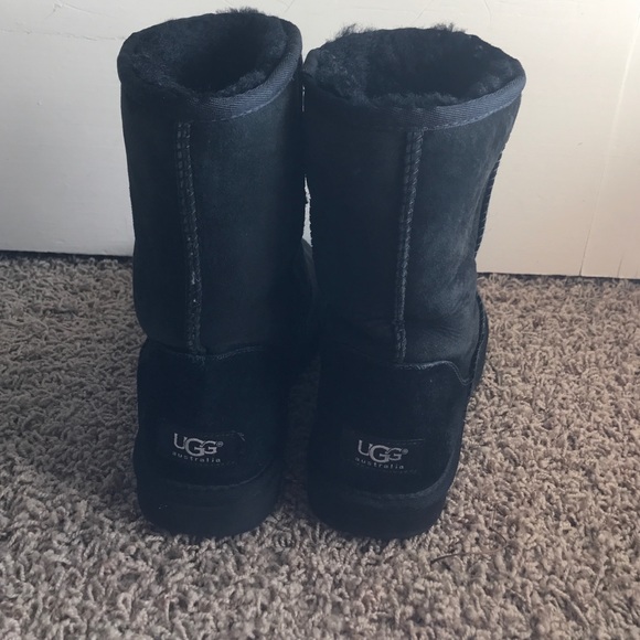 classic short uggs size 9 classic short uggs size 9