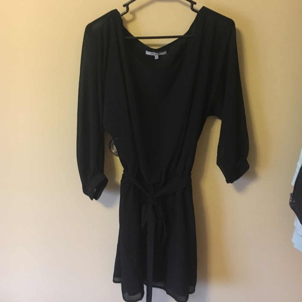 Polyester dress with tie belt