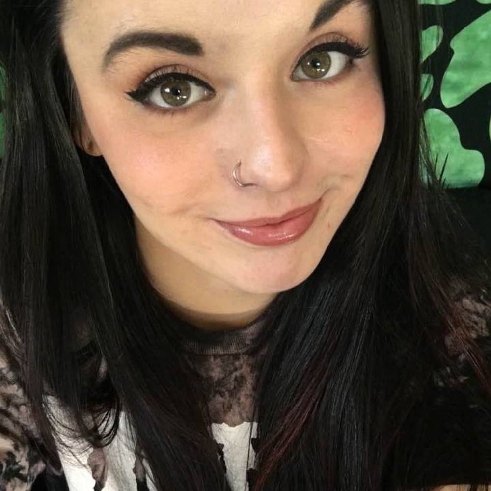 Meet your Posher, Cassandra