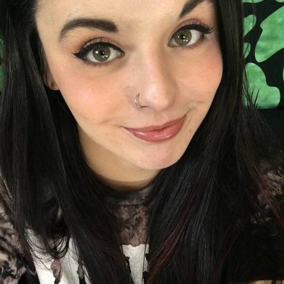 Meet your Posher, Cassandra - Picture 1 of 1