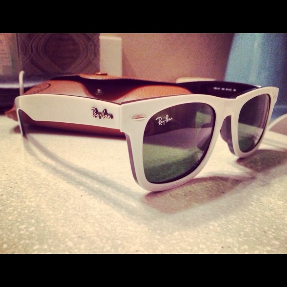 (SOLD) Ray Ban Wayfarer 2140 White