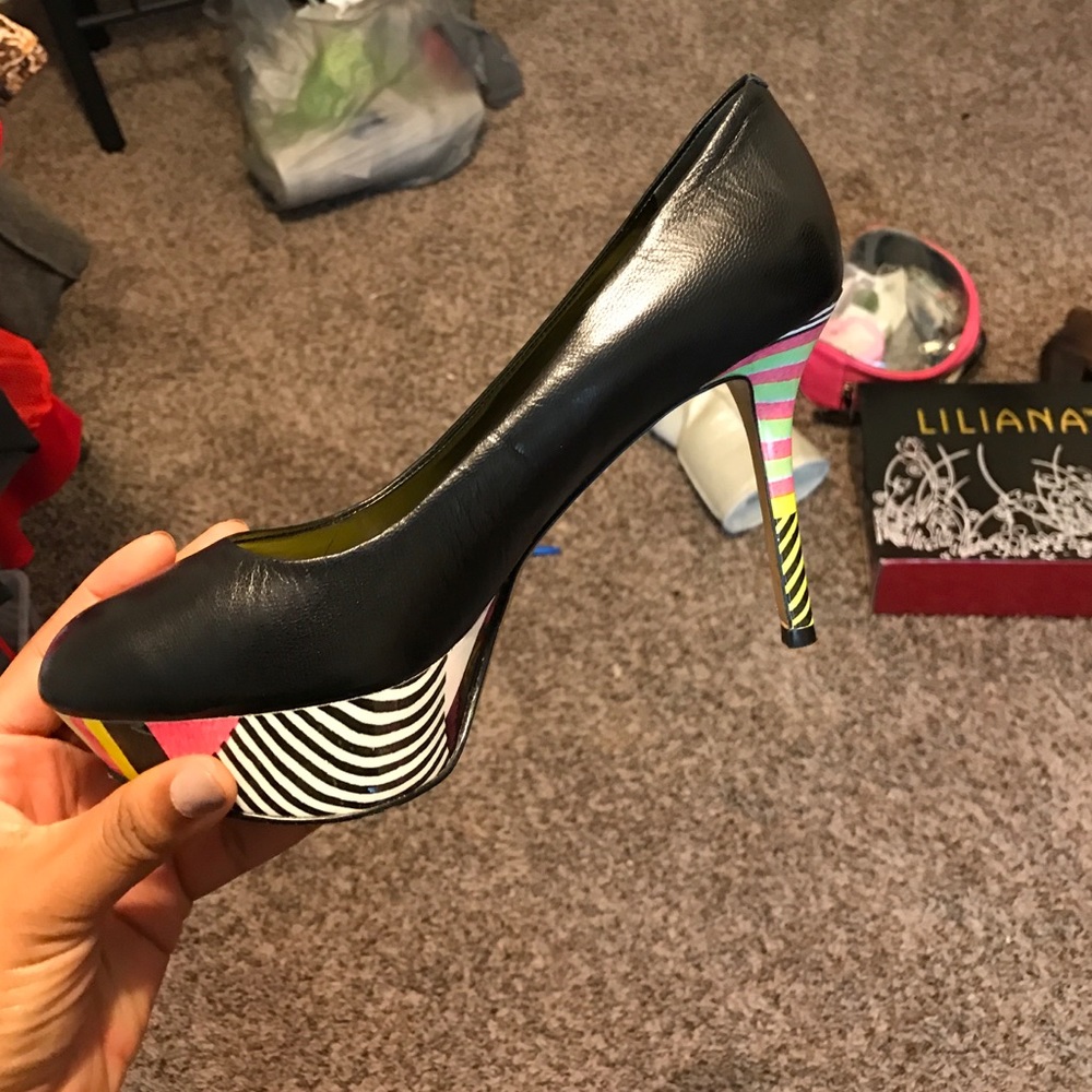 Nine West multi color pump.
