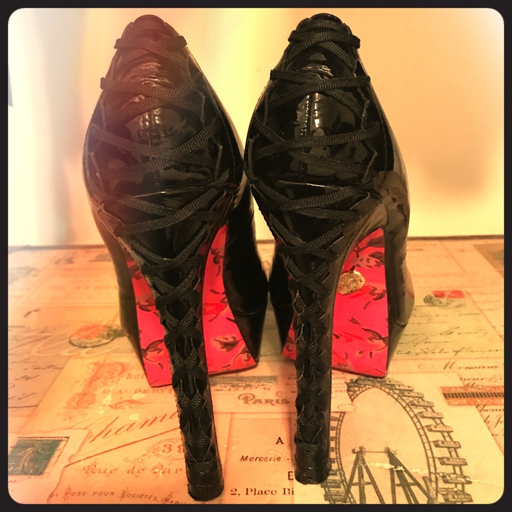 Betsey Johnson black corset detail heels