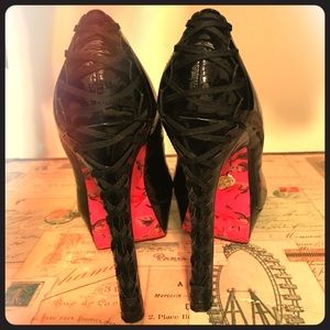 Betsey Johnson black corset detail heels