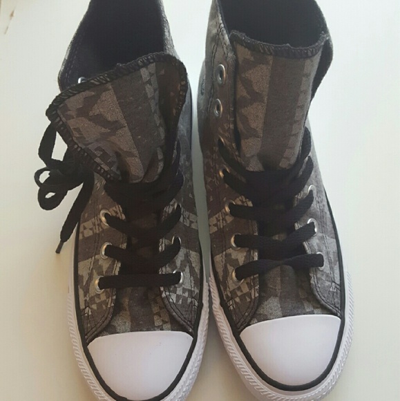 Converse NEW in Tribal Print, Wmn Sz 6 - Picture 2 of 4