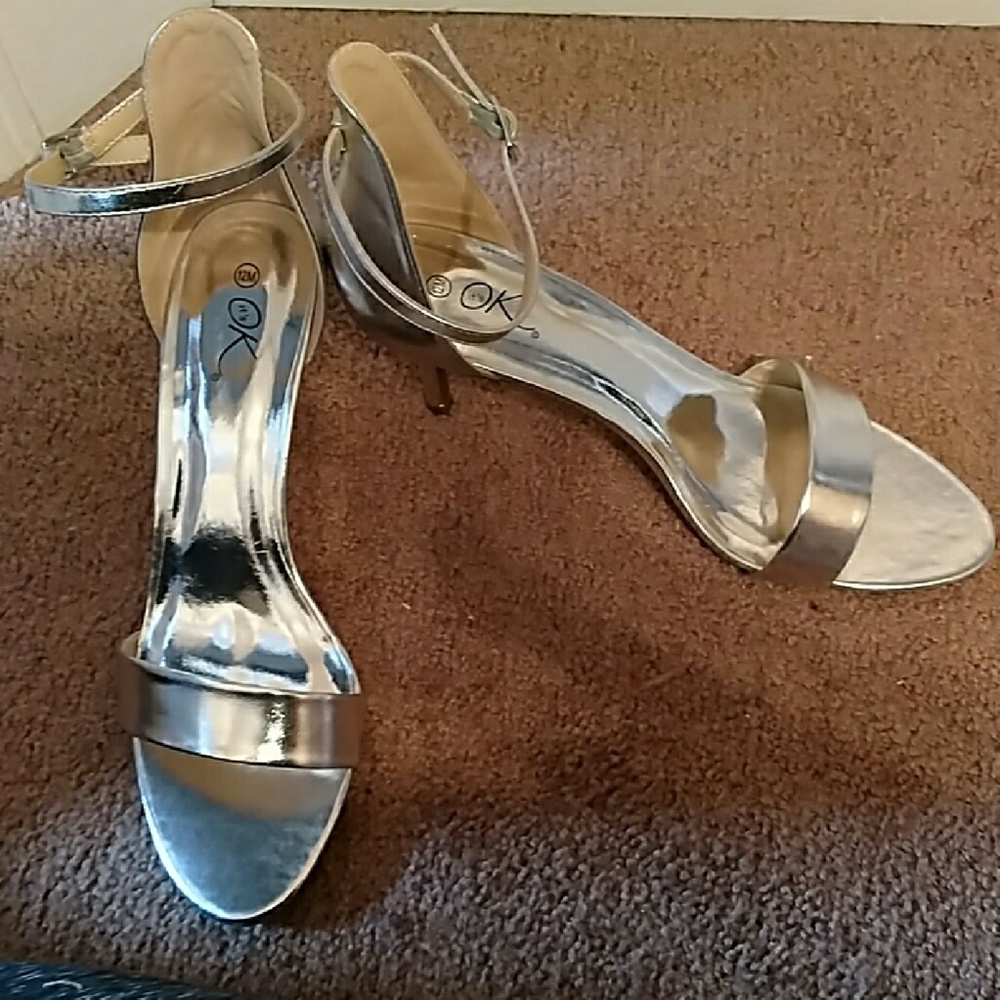 NIB Silver Strappy Heels