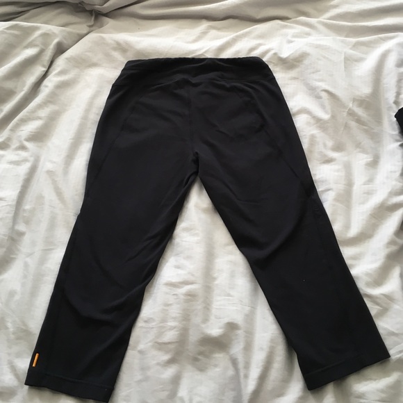 Lucy Cropped Leggings - Picture 3 of 4