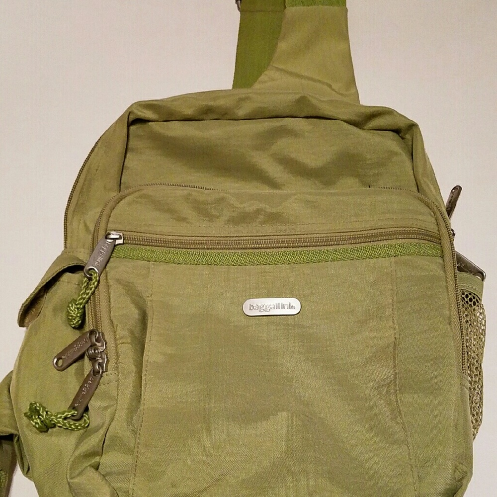 Baggallini sling messenger bag