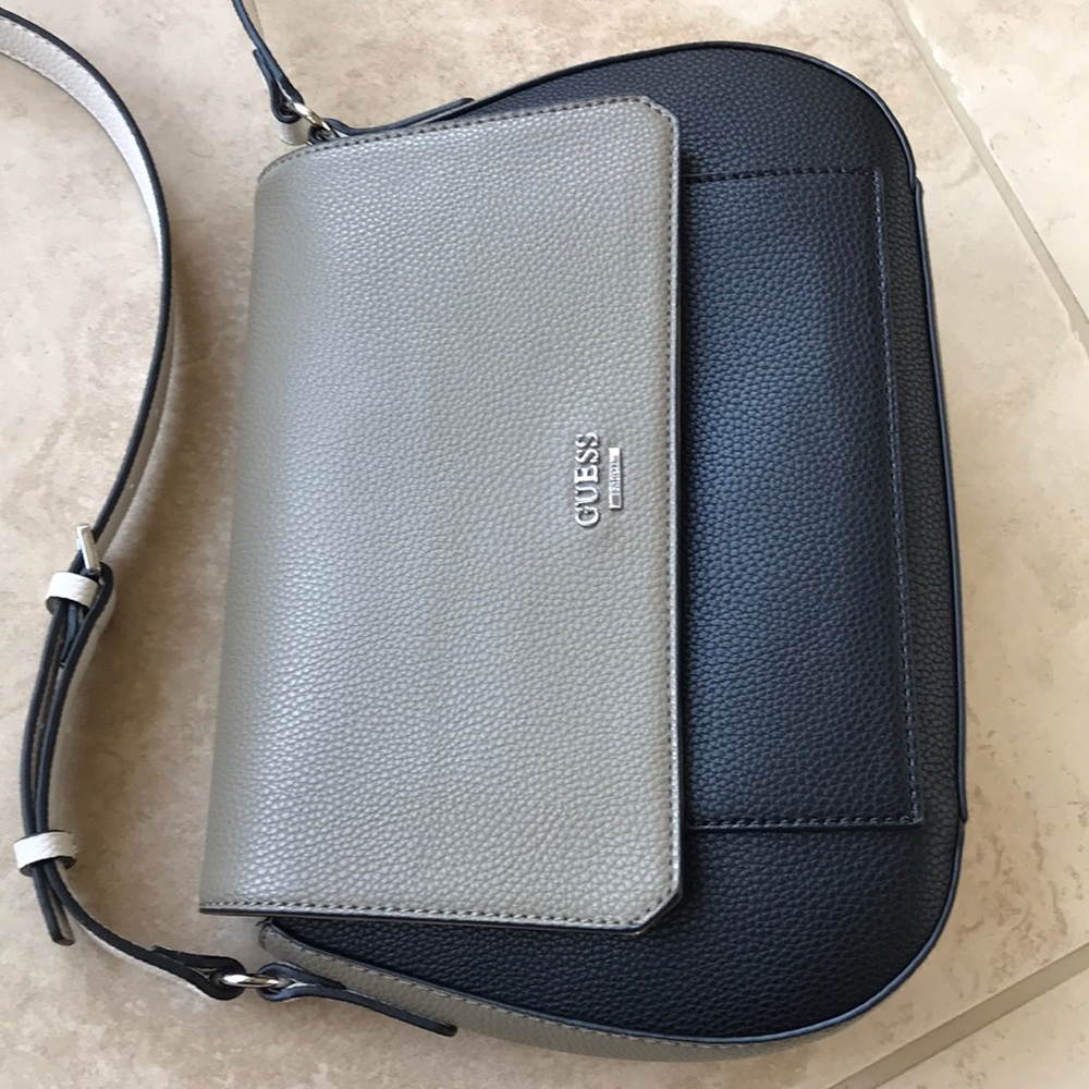 Guess women's medium shoulder satchel bag - Picture 8 of 8
