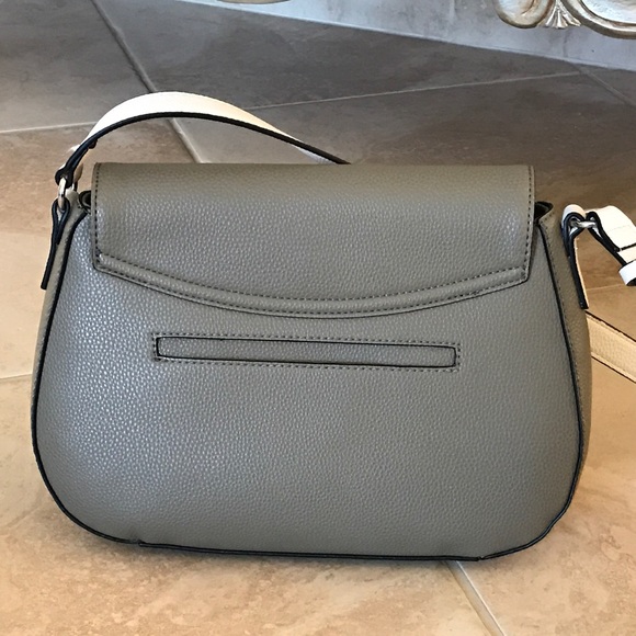 Guess women's medium shoulder satchel bag - Picture 2 of 8