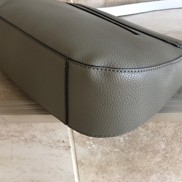 Guess women's medium shoulder satchel bag - Picture 5 of 8