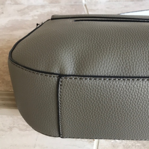 Guess women's medium shoulder satchel bag - Picture 6 of 8