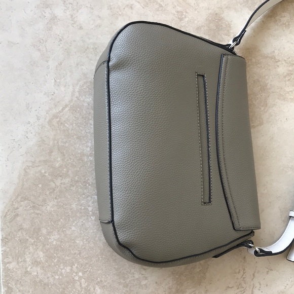 Guess women's medium shoulder satchel bag - Picture 7 of 8