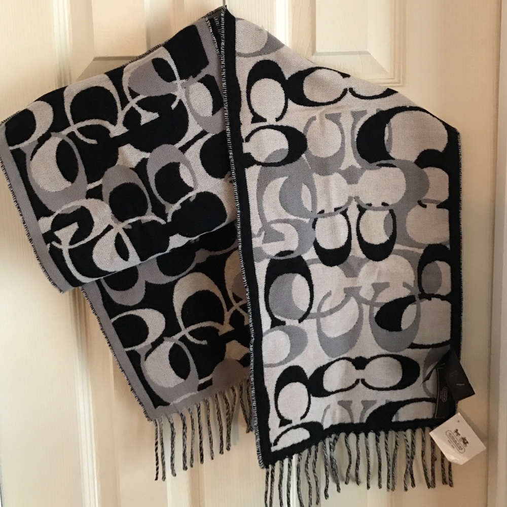 Coach Signature C Muffler Scarf