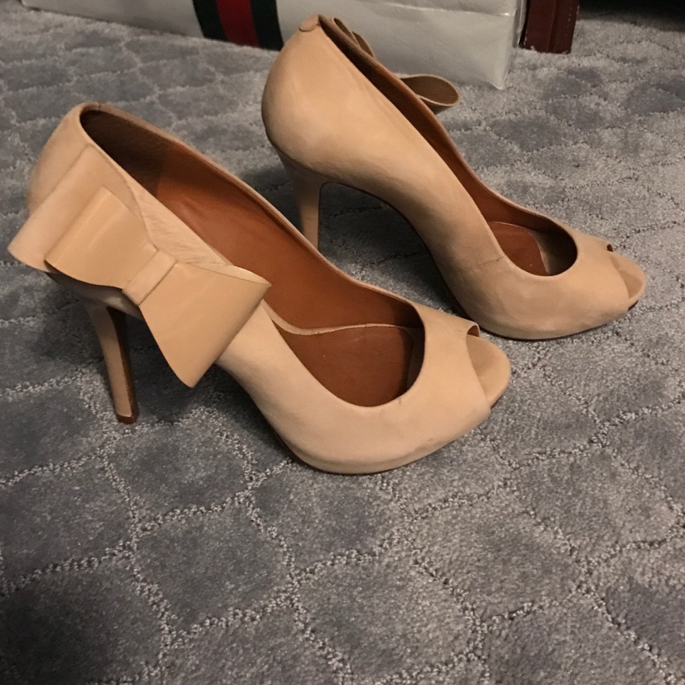Schutz peep toe shoes
