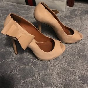 Schutz peep toe shoes