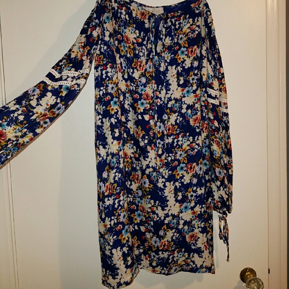 WAYF DRESS - Picture 2 of 4