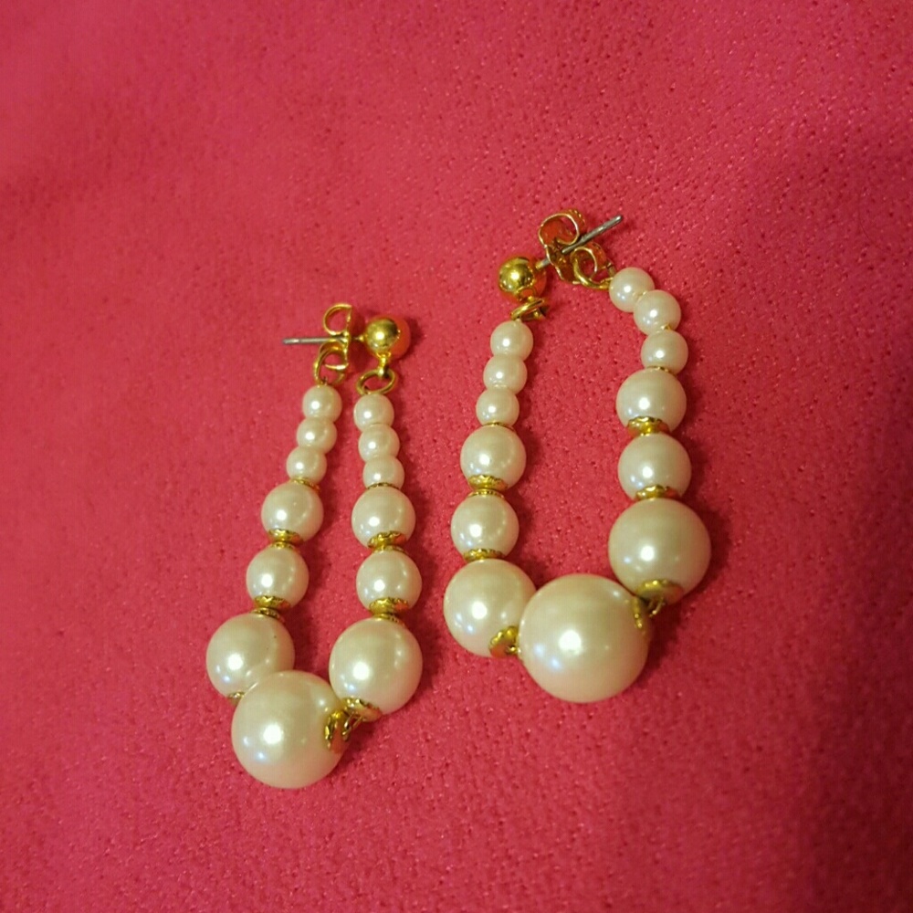 Vintage Avon Pearl Dangle Earrings