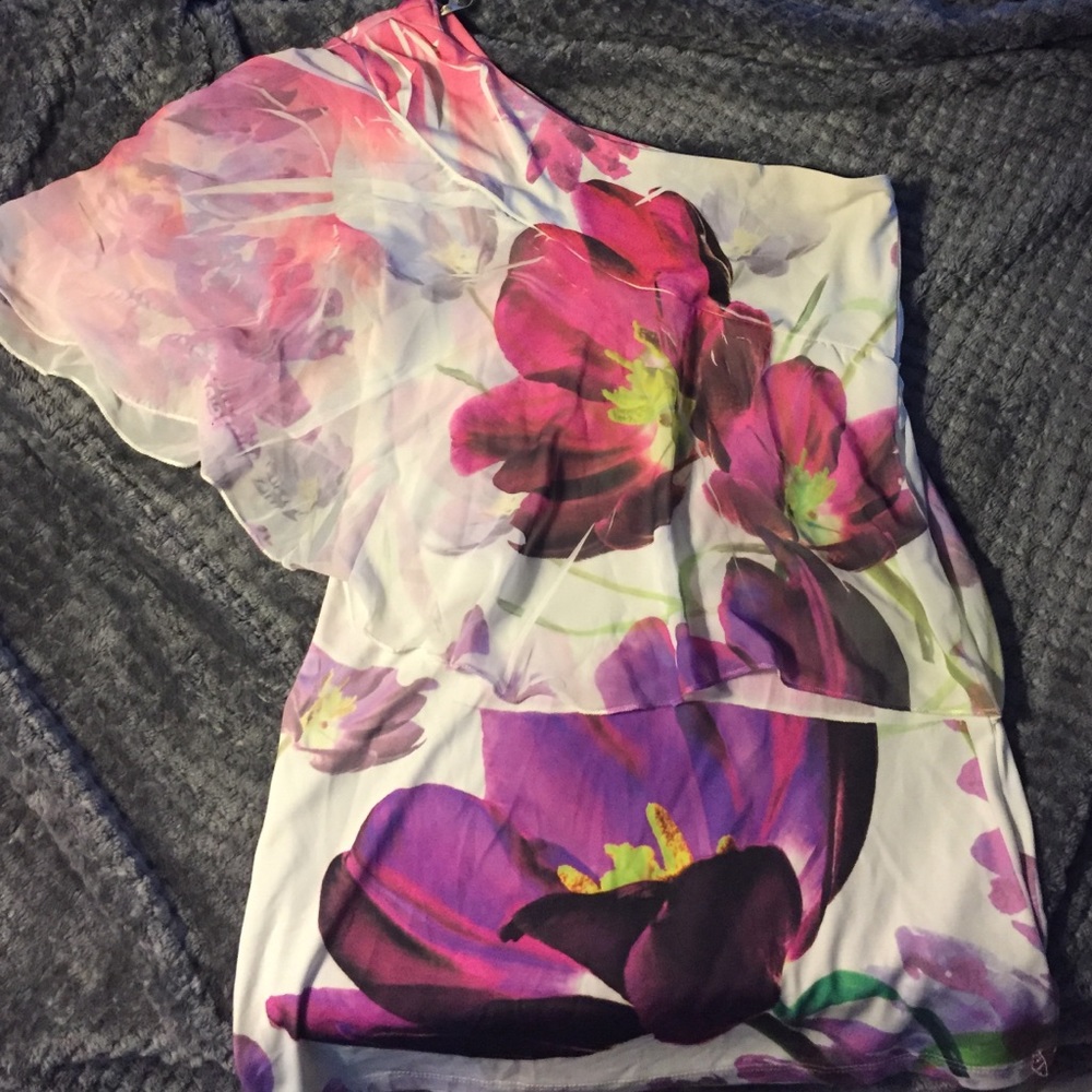 One shoulder top