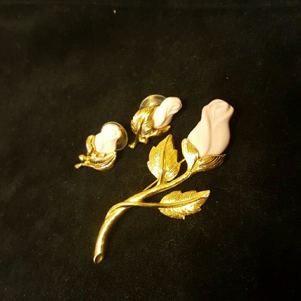 Vintage Avon Porcelain Rose Brooch & Earrings