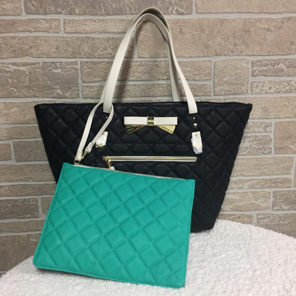 Betsey Johnson Quilt W Makeup Bag