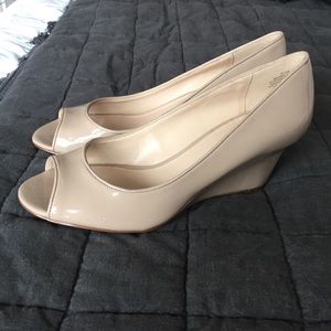 nine west relaxxin peep toe wedges