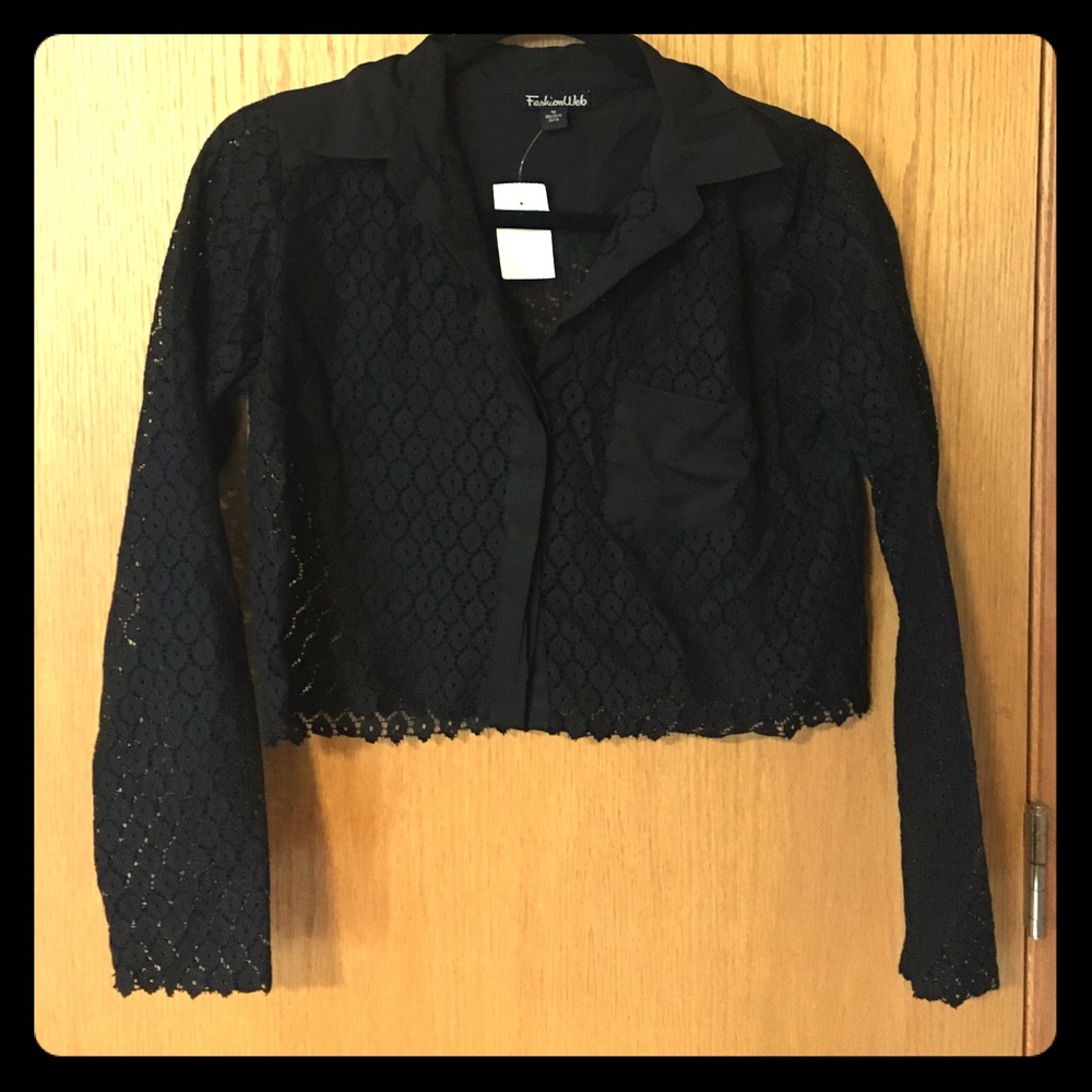 Lace black crop top
