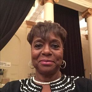 Meet your Posher, Leonia