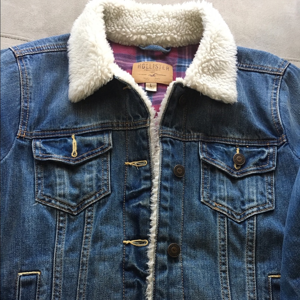 HOLLISTER Sherpa lined denim jacket