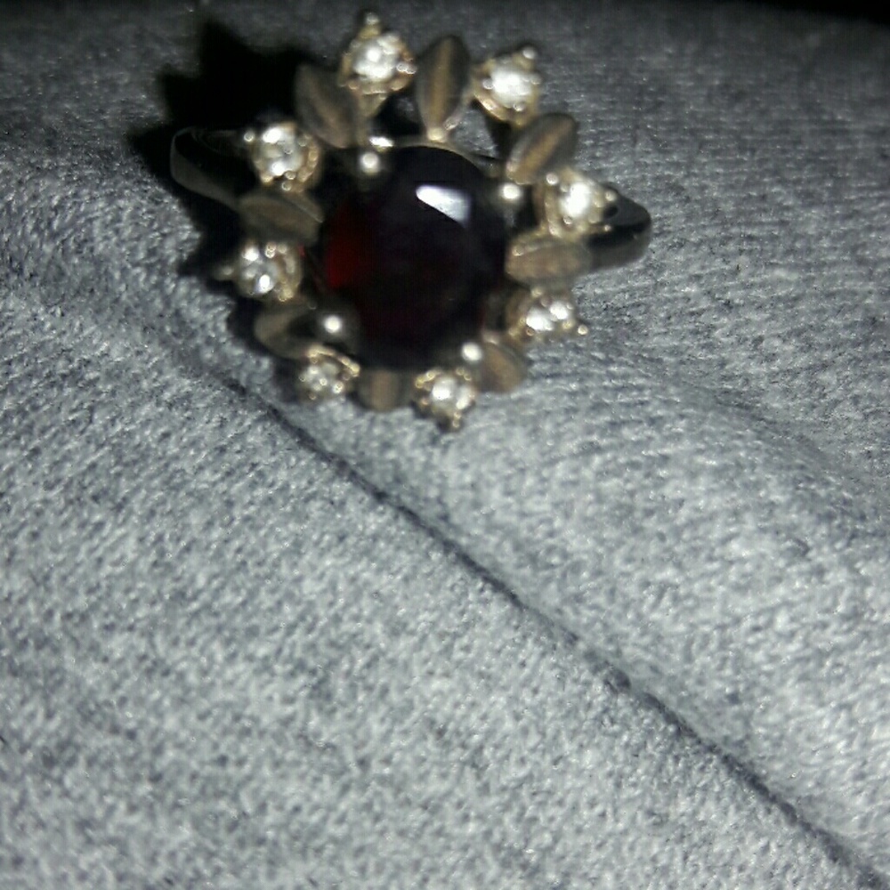 Sterling sz 7 ring genuine garnet gorgeous gift