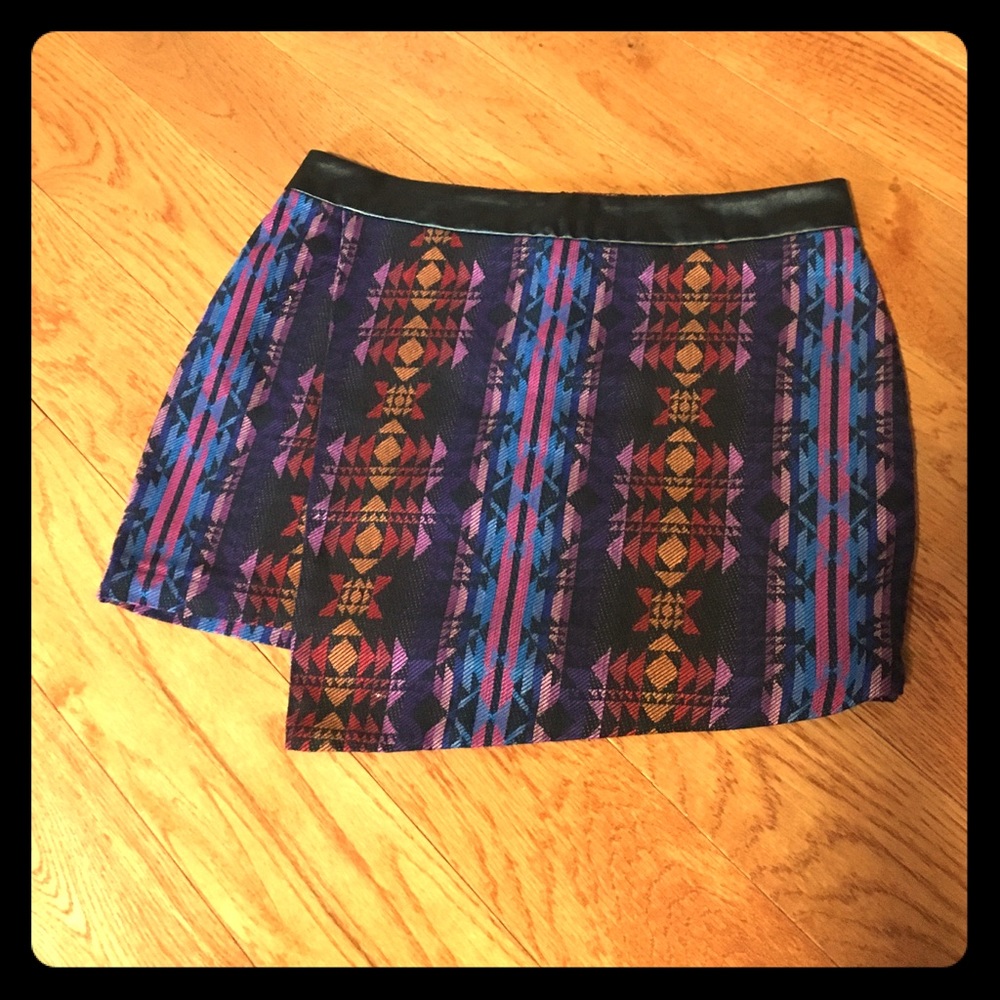Asymmetric patterned skirt