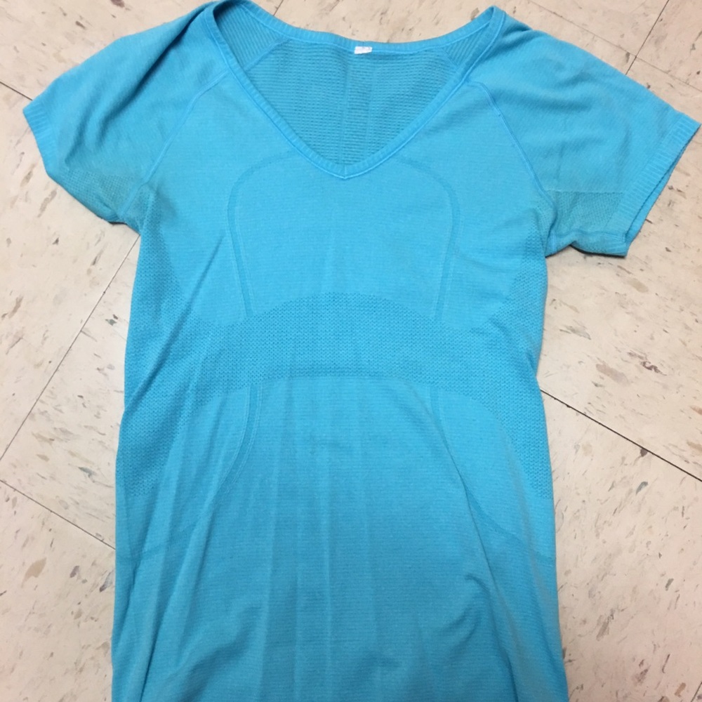 Lululemon swiftly tech short sleeved v-neck