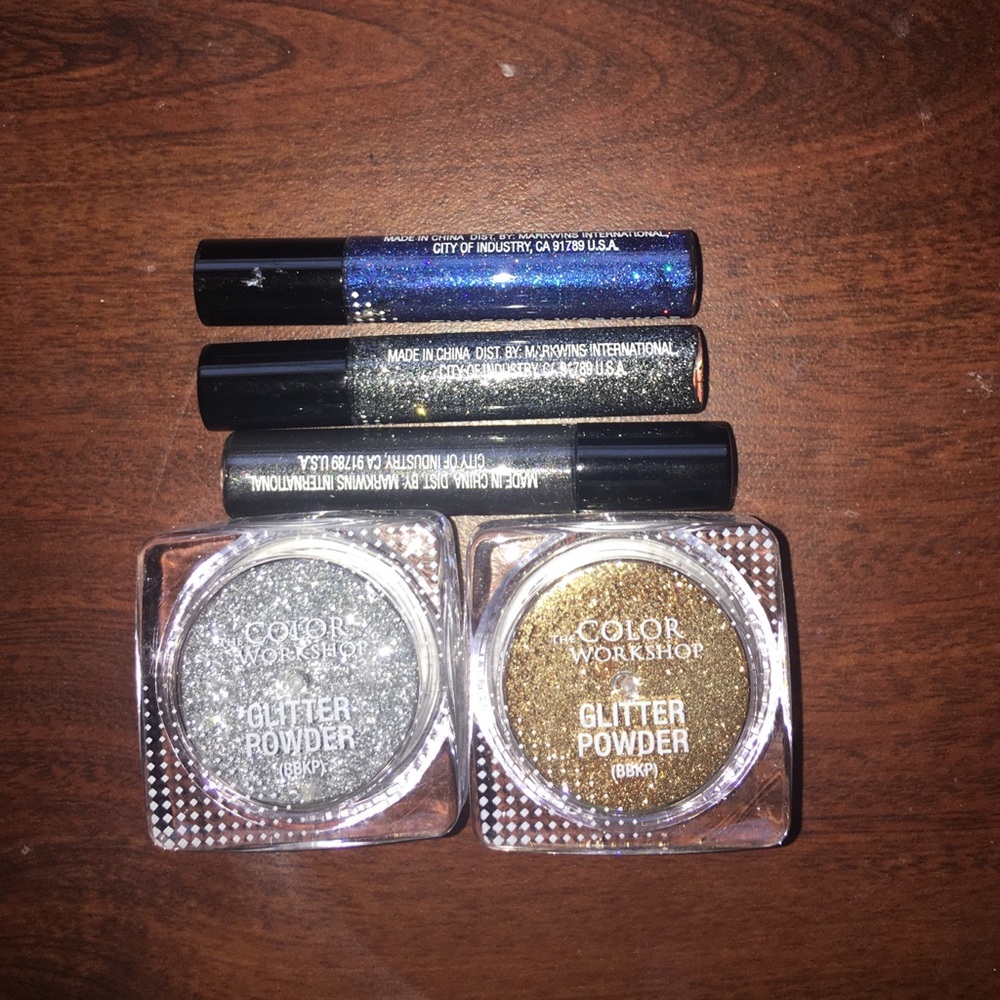 Glitter eyeliner and powder